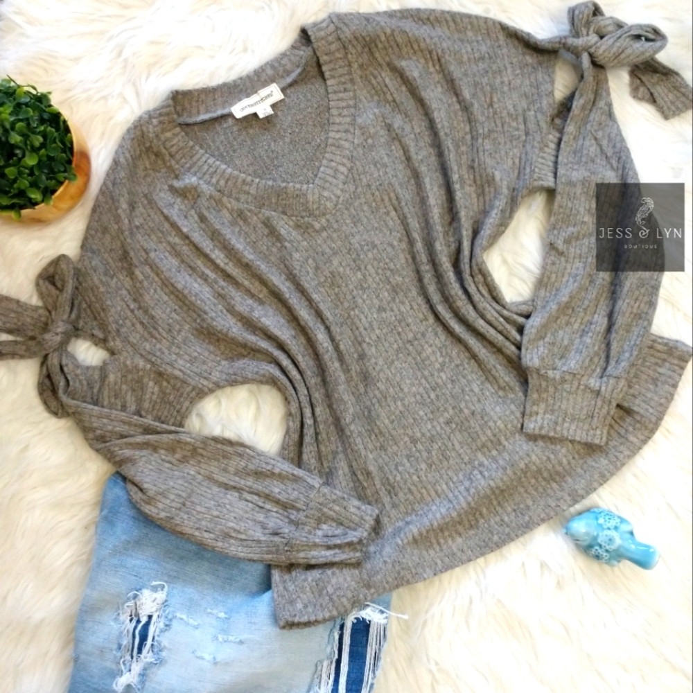 🆕Soft Gray Arm Cut Out & Ribbon Detail Sweater